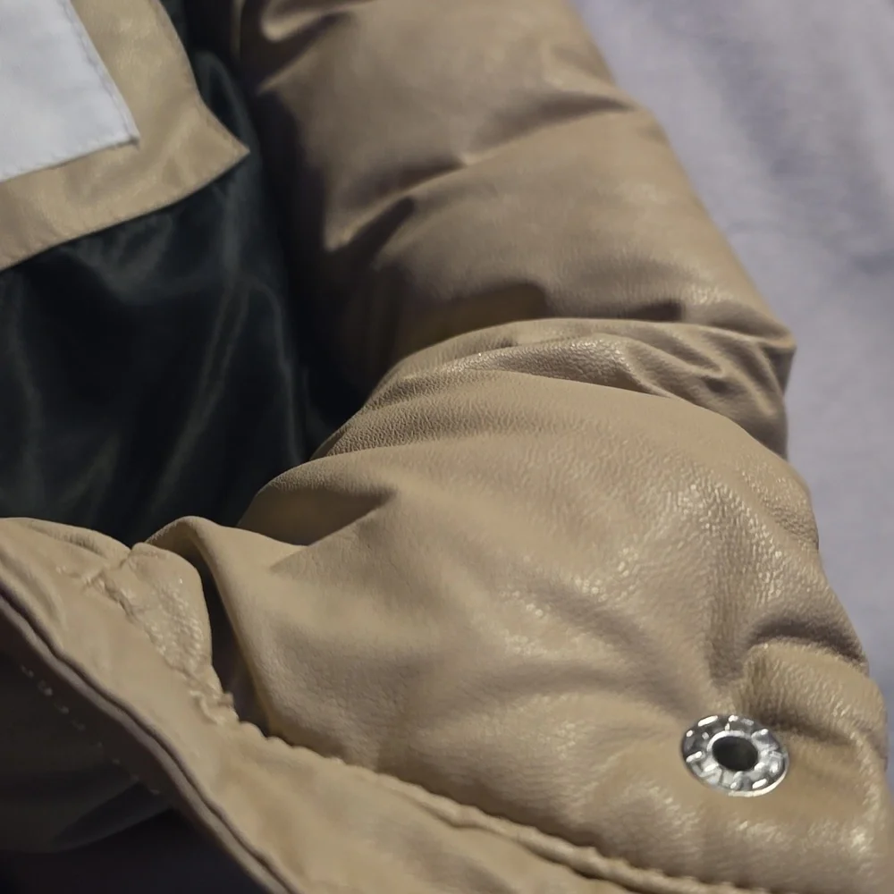 Tan Puffer Vest Steve Madden Like New Vegan leather - Picture 4 of 8